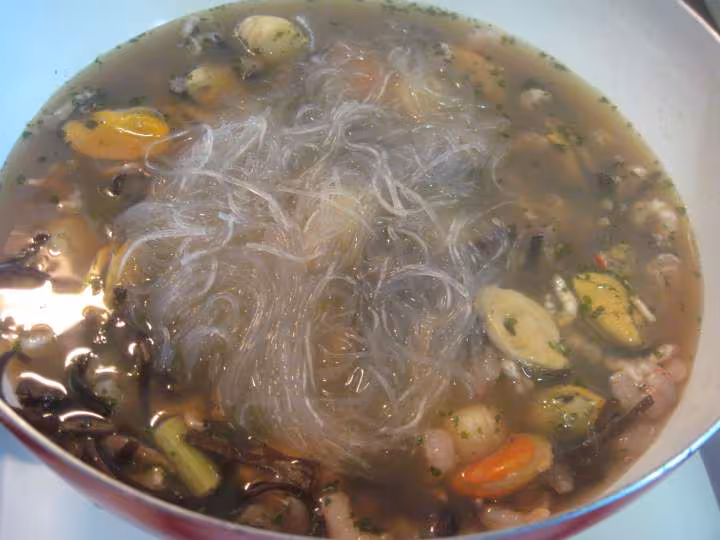 Vermicelle chinois aux champignons noirs et crustaces