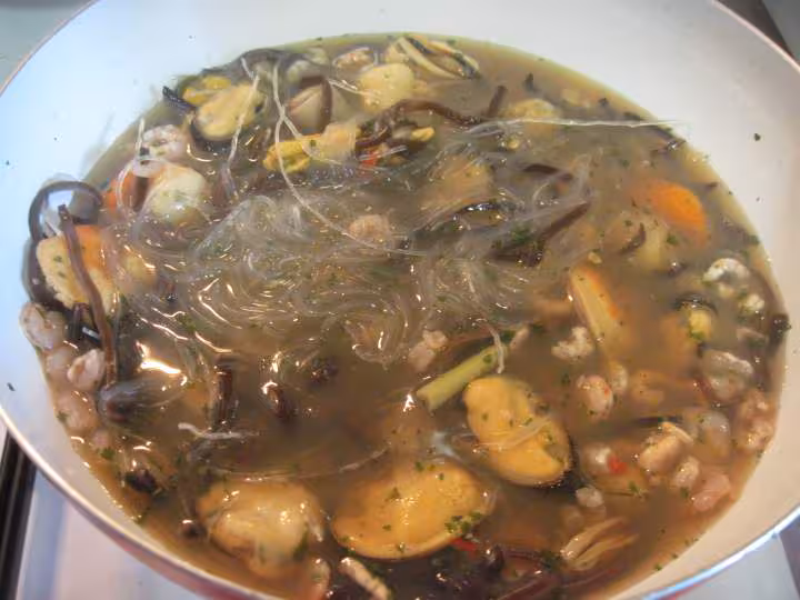 Vermicelle chinois aux champignons noirs et crustaces