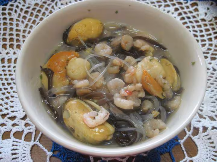 Vermicelles chinois aux champignons noirs et crustaces