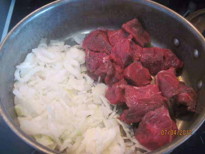 Viande a bourguignon au trio de legumes