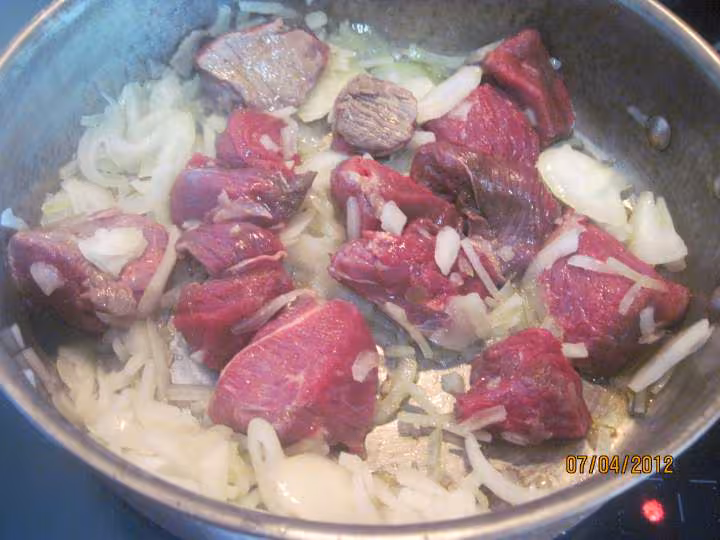 Viande a bourguignon au trio de legumes