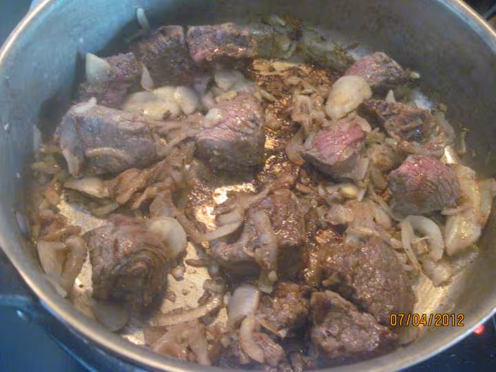 Viande a bourguignon au trio de legumes