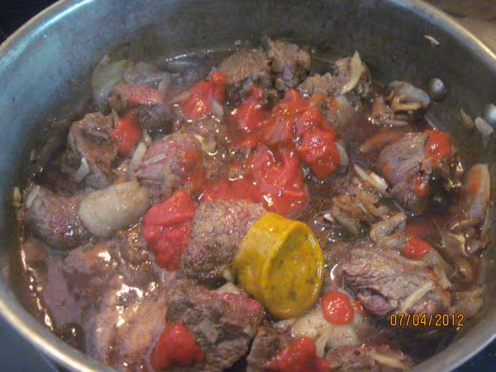 Viande a bourguignon au trio de legumes