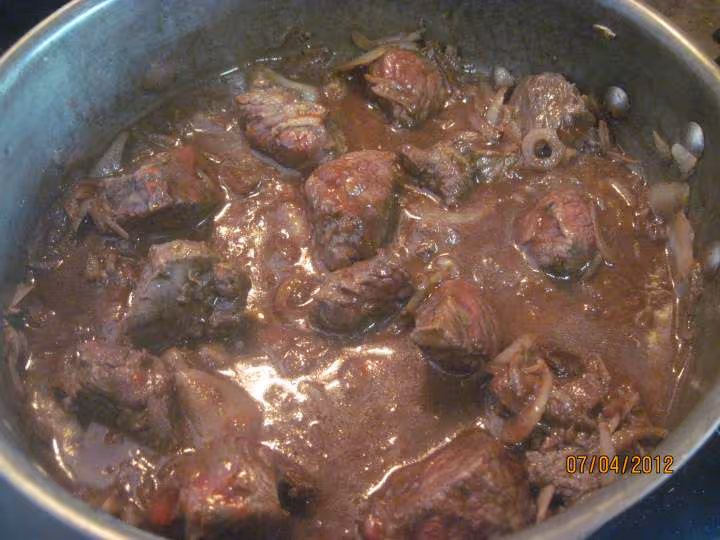 Viande a bourguignon au trio de legumes