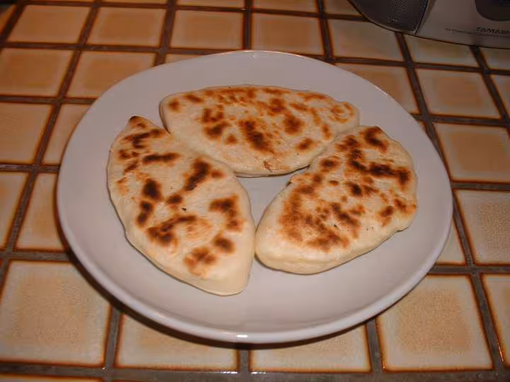 Cheeses naans