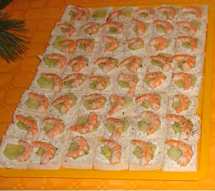 Bouchees crevettes concombre fromage