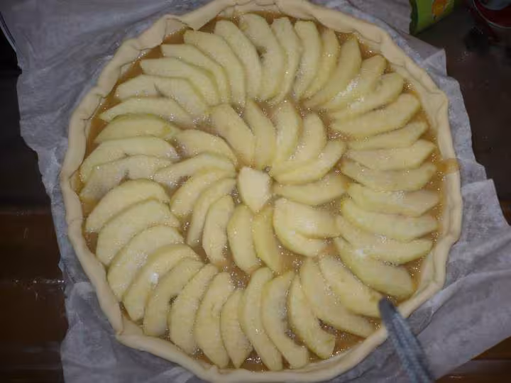 Tarte aux pommes pas cuite