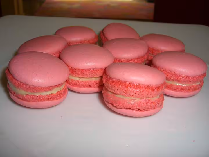 Macarons a la frais avec fraise confite
