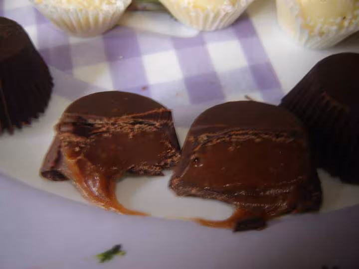 Interieur d une bouchee chocolat caramel