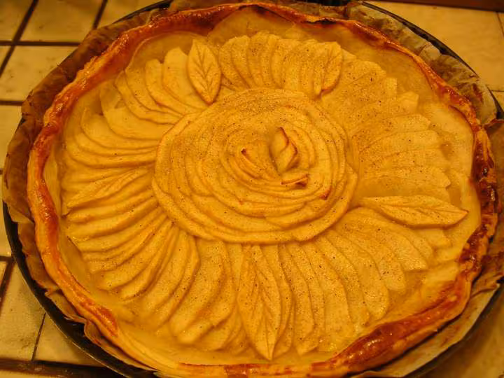 Tarte aux ommes avec feuilles