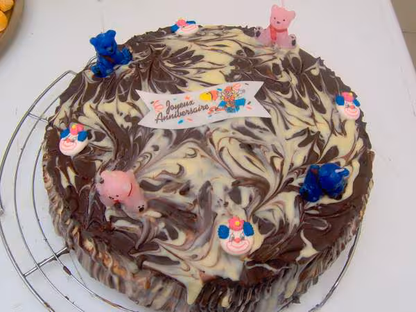Gateau d anniversaire a la poire et aux chocolats