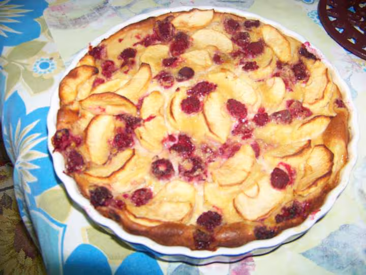 Flognarde aux pommes et aux framboises