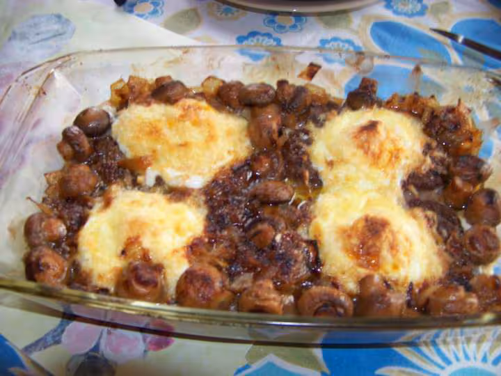 Steak hache et son oeuf a cheval gratine
