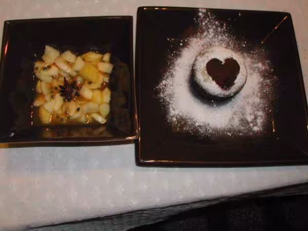 Coeur fondant au chocolat et salade de fruits