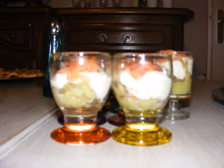 Verrines de saumon a la mousse d avocat