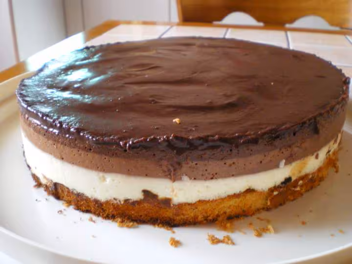 Entremets 3chocolats et sa sauce avant deco