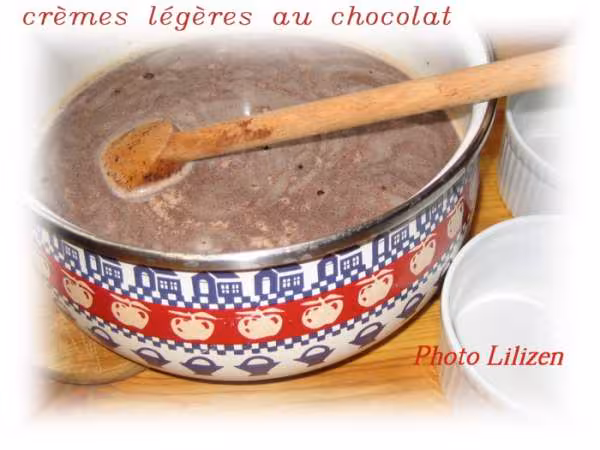 Cremes au chocolat noir legeres