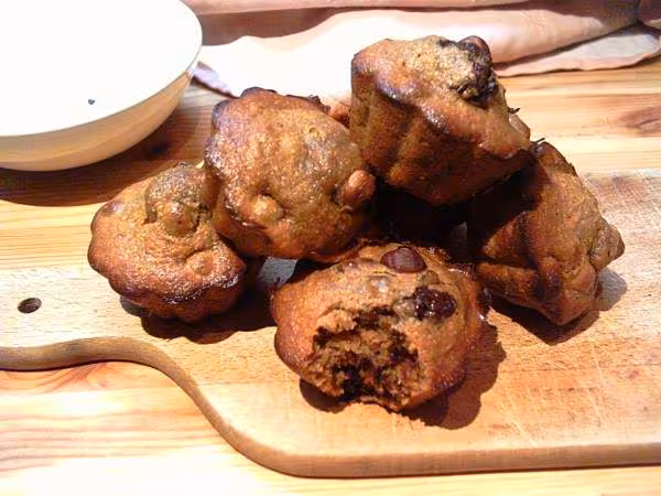 Muffins aux eclats de chocolat noir et aux noisettes entieres