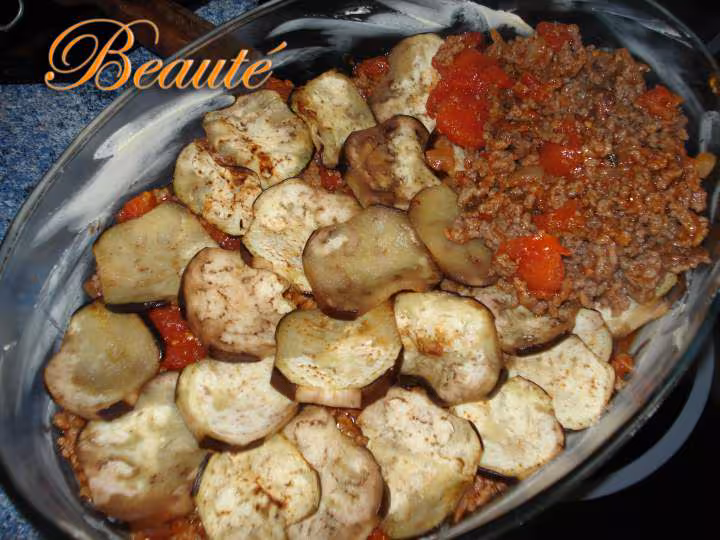 Aubergine gratinee a la bolognaise