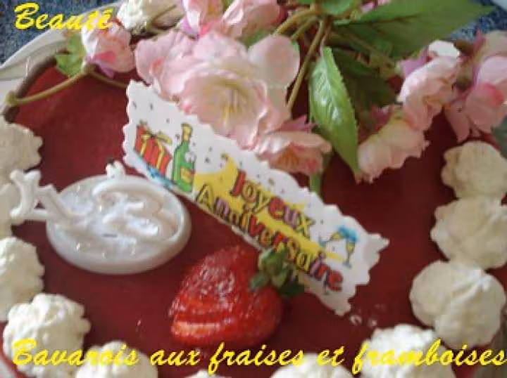 Bavarois aux fraises et coulis de framboises