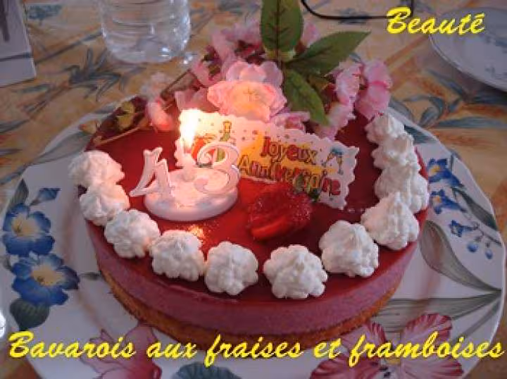 Bavarois aux fraises et coulis de framboises
