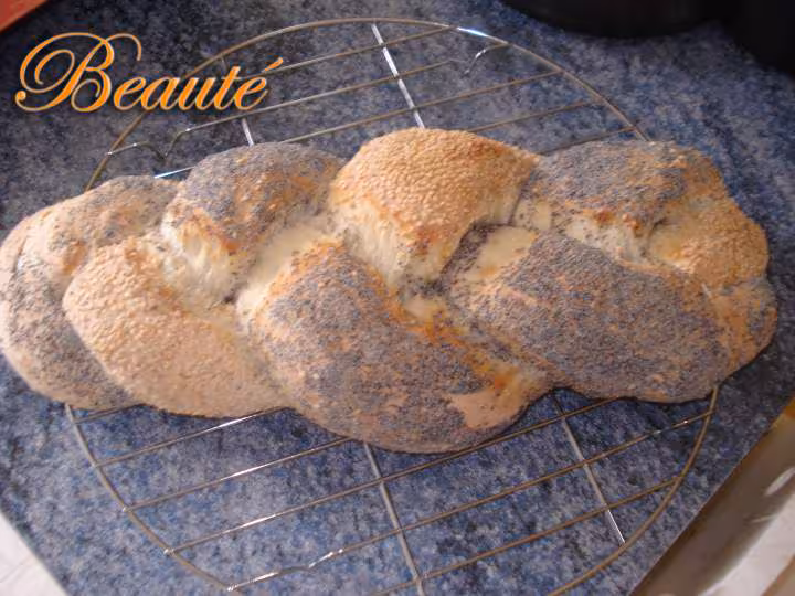 Pain tresse aux graines