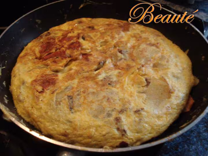 Tortilla au chorizo et oignons
