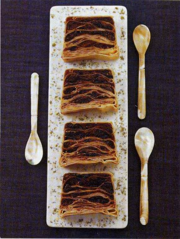 Terrine de crepes pruneaux et framboises