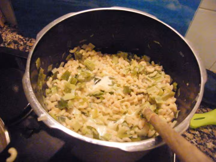 Compotee de poireaux avec des pates