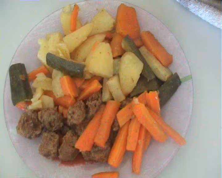 Boulettes de keftas et legumes dans la romertopf