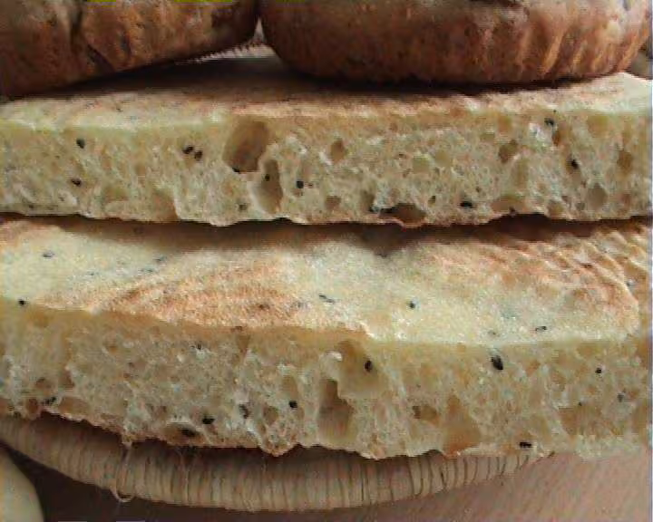 Mathlour sur poolish avec graine de nigelle la mie
