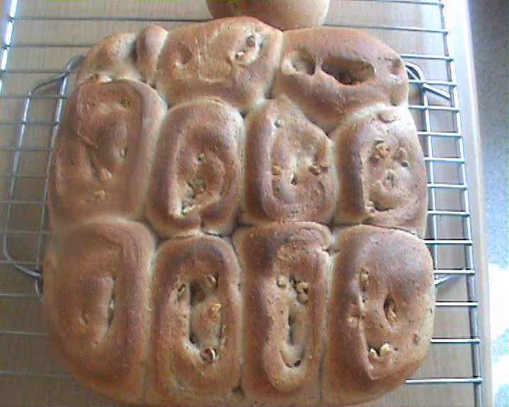Pain aux noix en forme de chinois