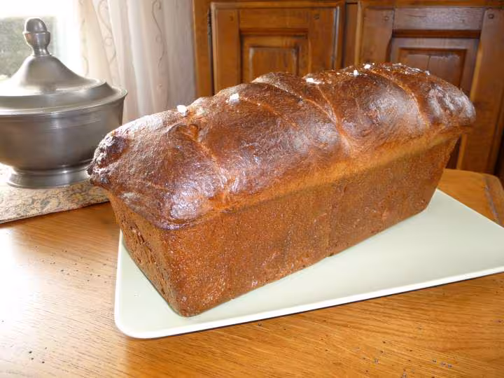 Brioche demoulee un peu trop cuite