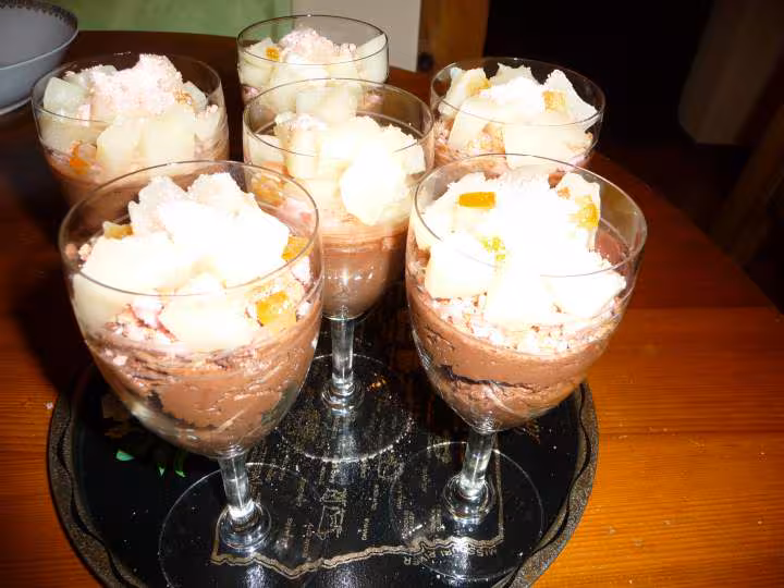Verrines fondantes de poires sur chocolat hummm j vous dis qu ca