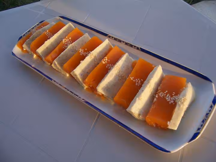 Flans oranges blancs aux graines de sesame