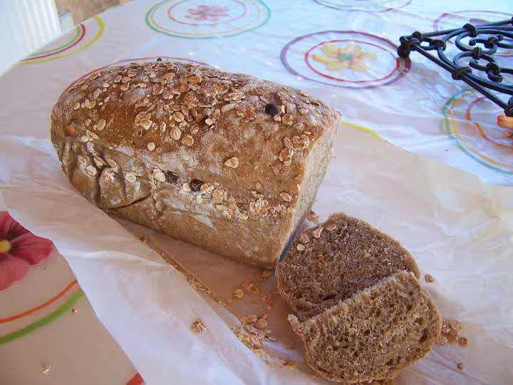 Pain multi cereales cuit dans un moule en faience