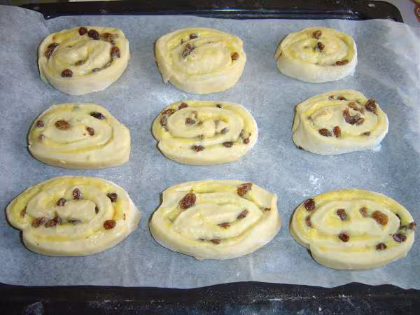 Pains aux raisins avant cuisson