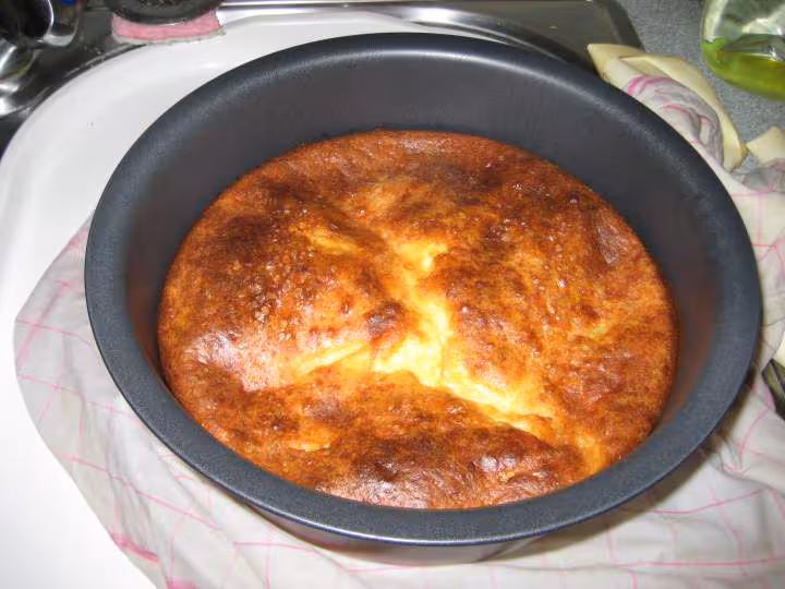Gateau aux pommes dans son moule