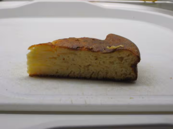 Une part du gateau aux pommes