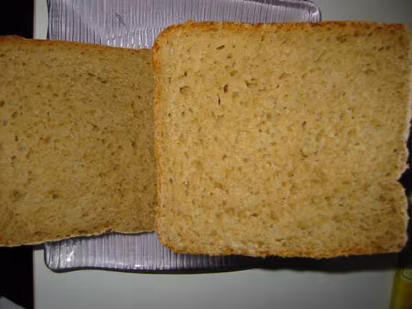 Pain de mie semi complet au miel tranche