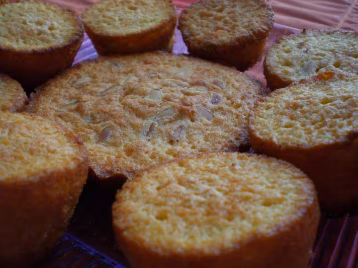 Repetits gateaux aux pignons et aux amandes