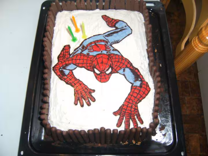 Gateau au chocolat decor spiderman