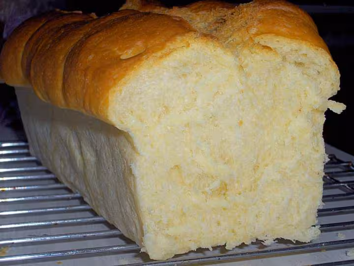Brioche mie filante coupee