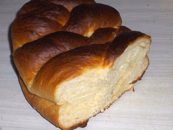 Brioche tressee a la creme fraiche
