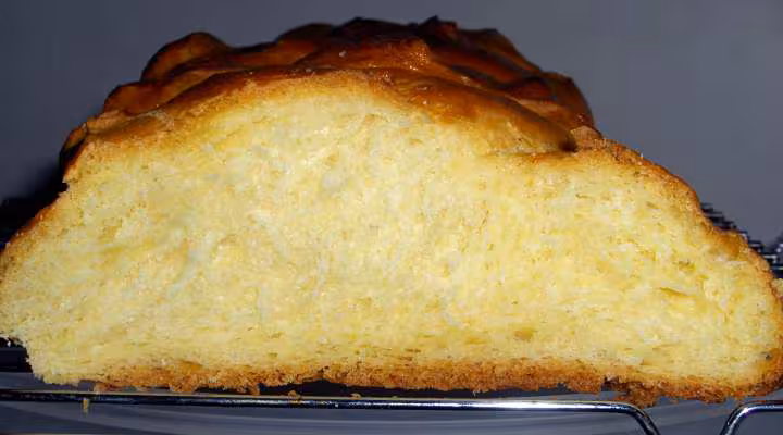 Tsoureki vu en coupe