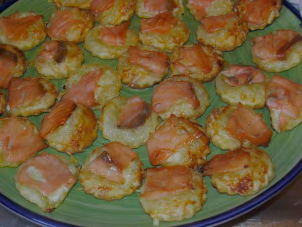 Bouchees feuilletees au saumon