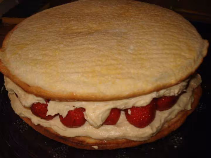 Fraisier de doudouce avant decoupage et deco