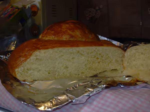 Petite brioche a la fleur d oranger coupee