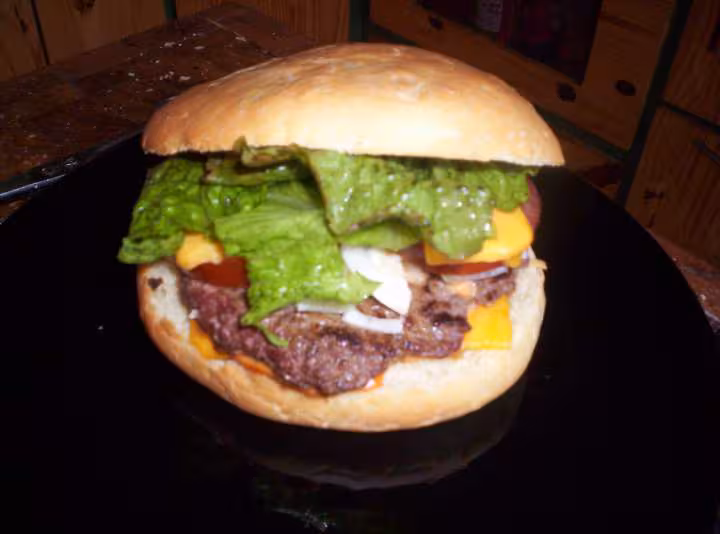 Hamburger steack tomate salade