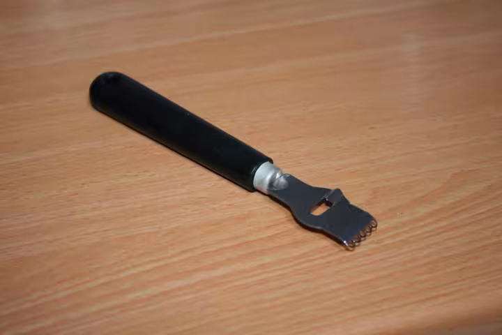 Couteau a zestes